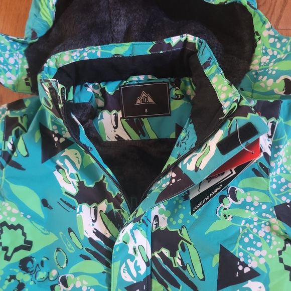 Urban Outdoor Green Kids Hooded Jacket Size 8 Winter Boy or Girl Detachable - Picture 9 of 11